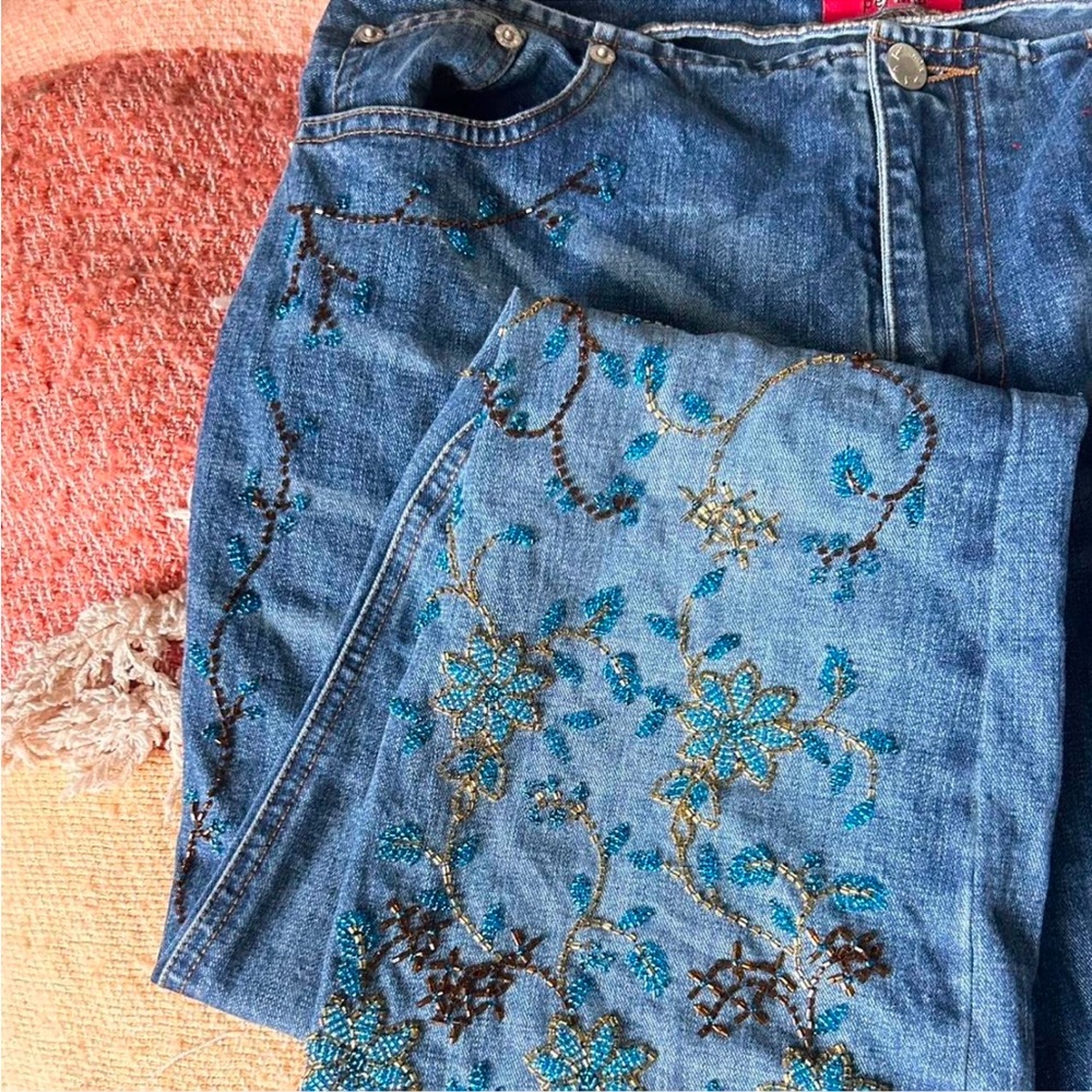 Beautiful low rise jeans with sequence